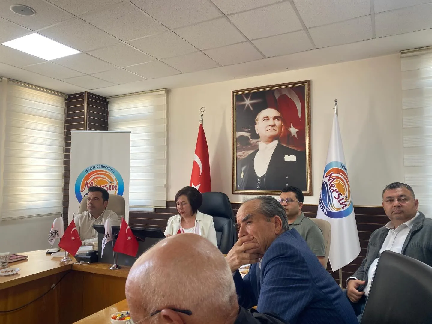 PRODES eğitiminde toplantı masasının çevresinde oturan katılımcılar