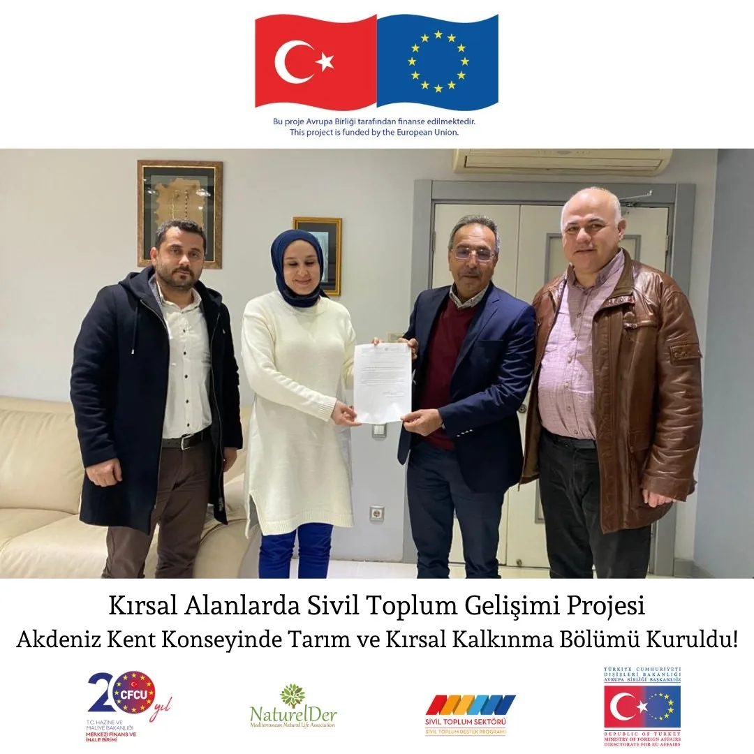 Akdeniz Kent Konseyinde Tarım ve Kırsal Kalkınma Çalışma Grubunun kuruluşunu duyuran, belge tutan dört kişinin fotoğrafını içeren özgün paylaşım görseli